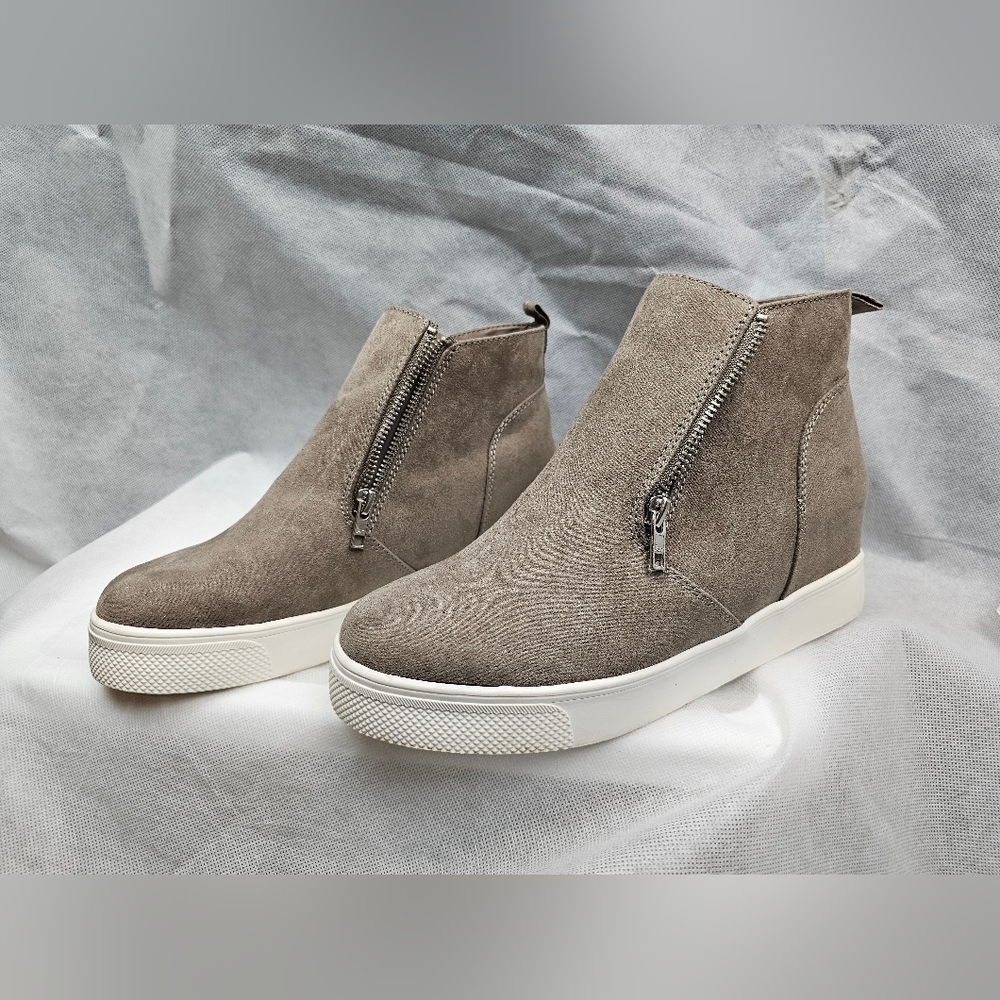 NWT Time and Tru ankle boots w/ memory foam (8 wide)